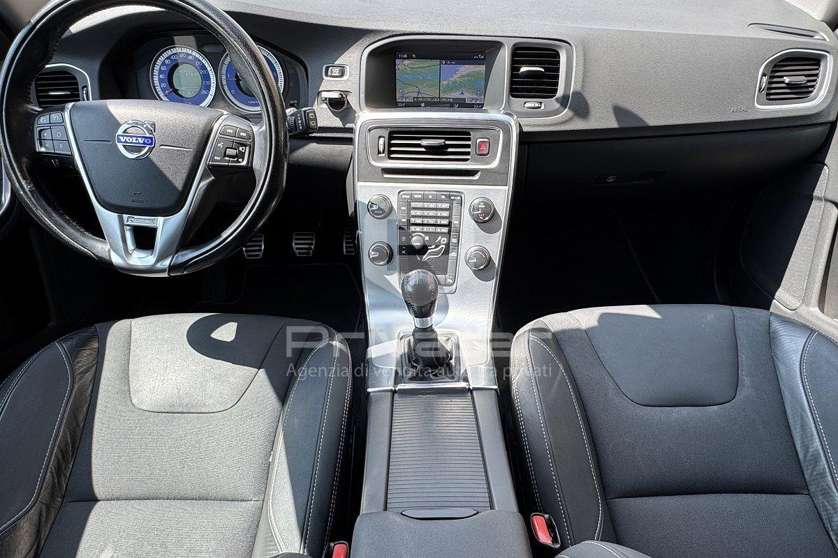 VOLVO V60 D3 R-design