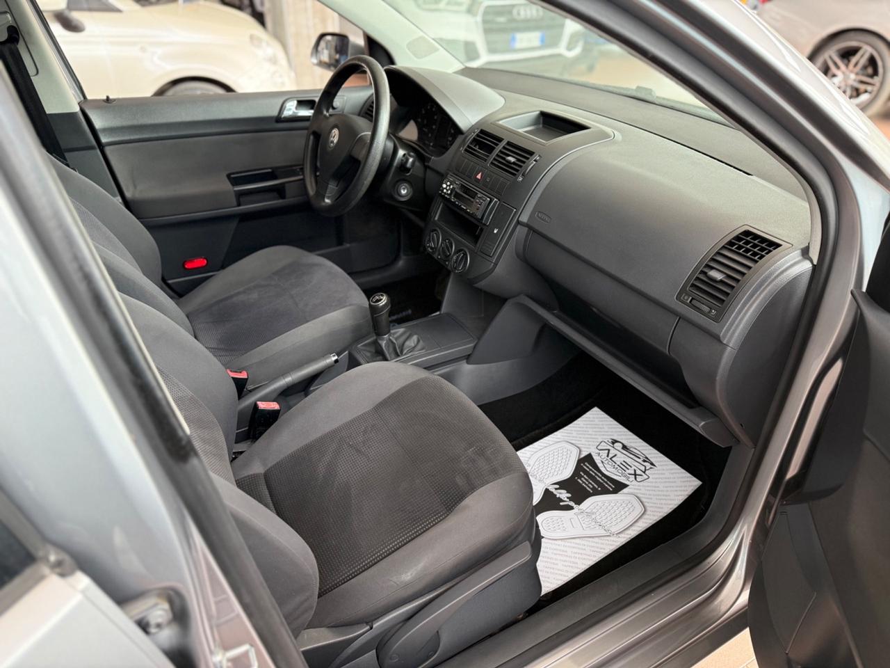 Volkswagen Polo 1.2benzina 64cv Neopatentati