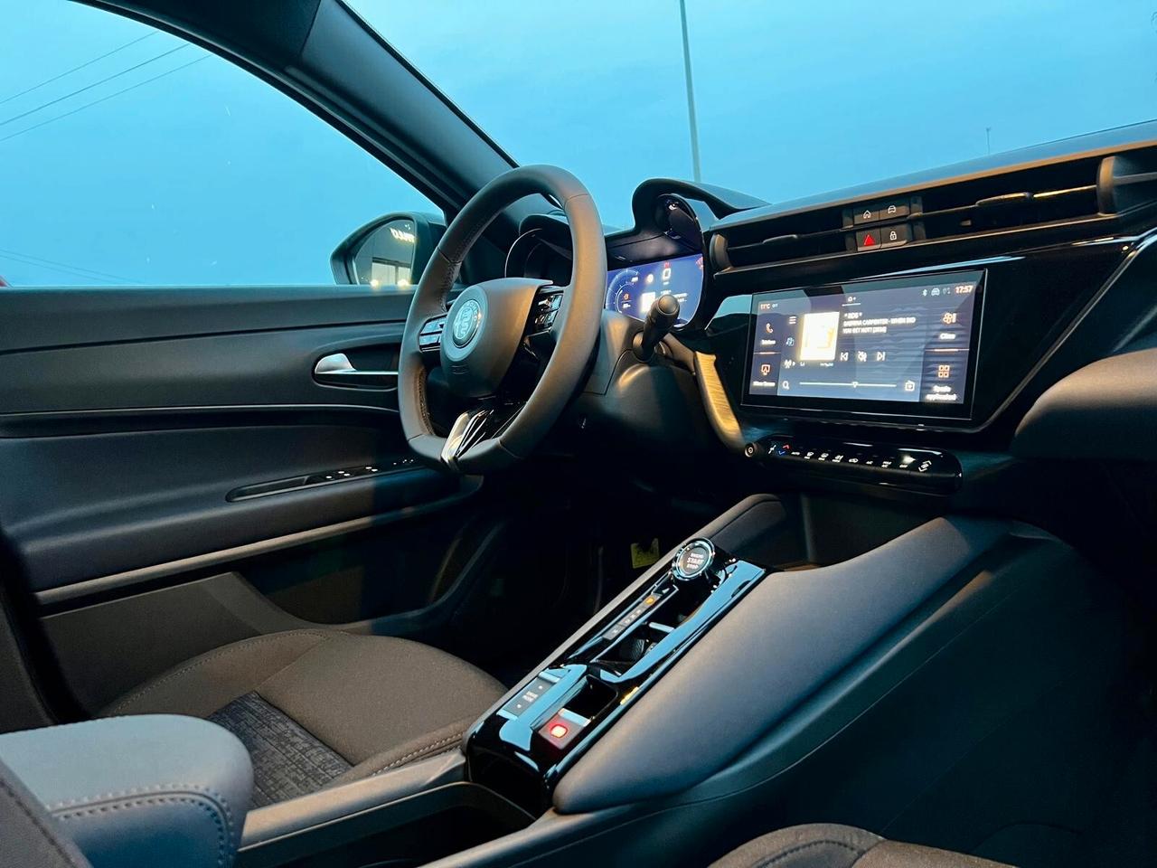 Alfa Romeo Junior 1.2 145 CV Hybrid eDCT6