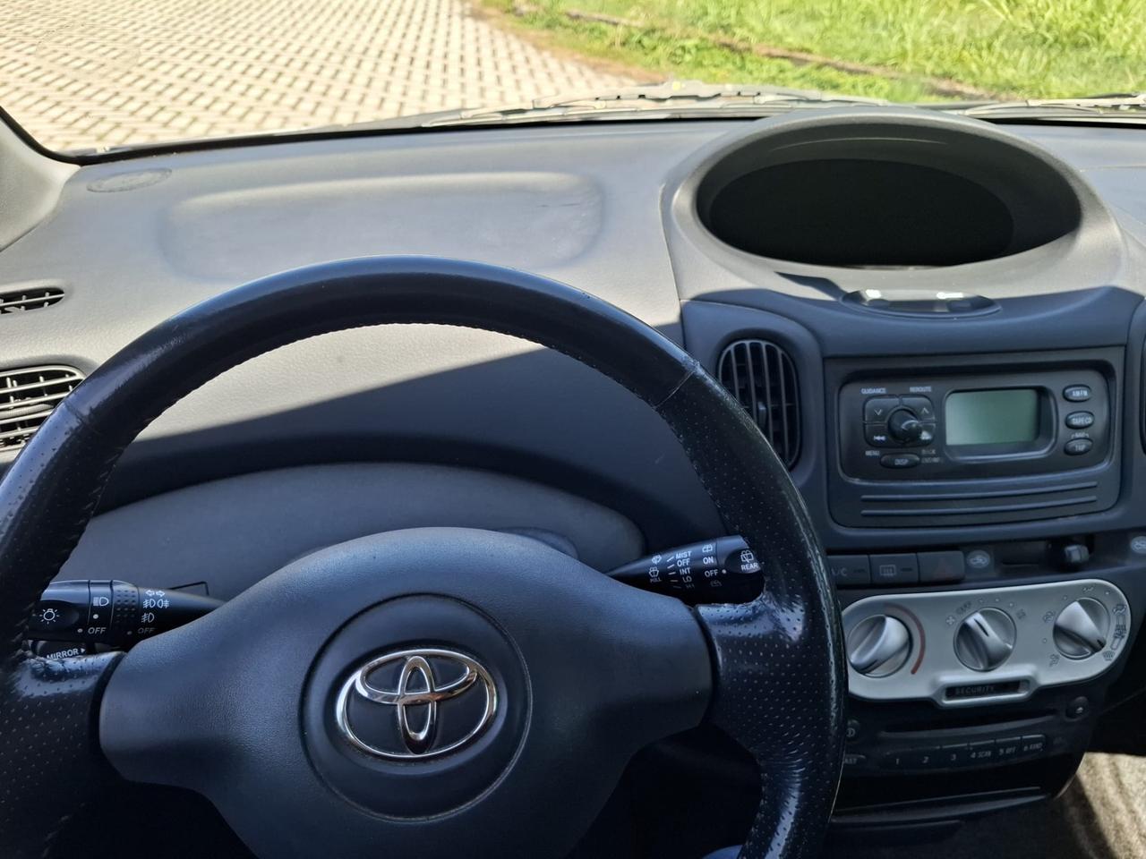 Toyota Yaris Verso 1.3i 16V cat Sol '03