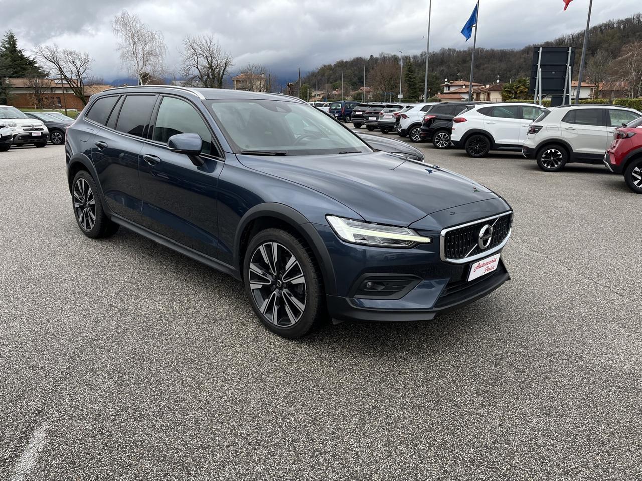 VOLVO V 60 CROSS COUNTRY PRO 2.0 D 4 4WD AUTOMAT.