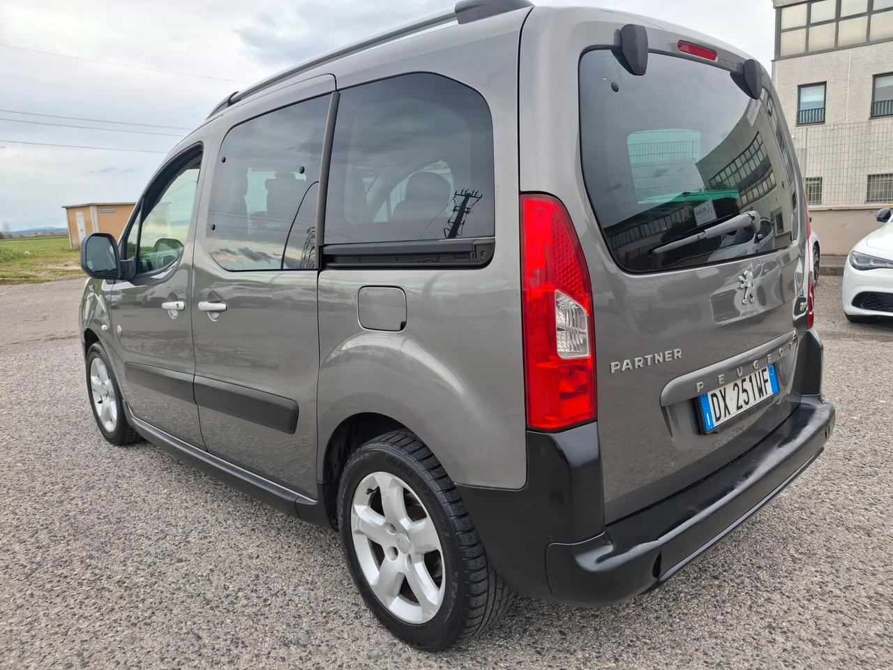 Peugeot Partner Tepee 1.6 HDi 90CV Outdoor-DIESEL-