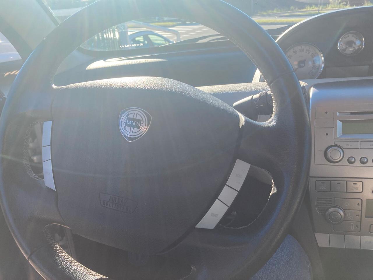 Lancia Ypsilon 1.4 Platino