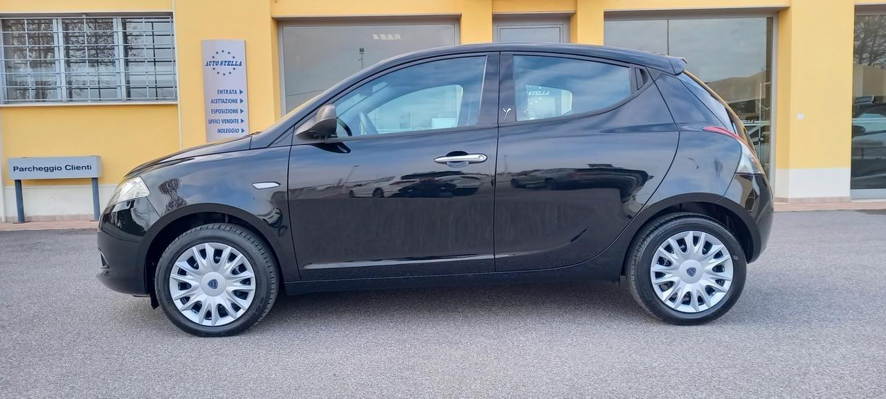 Lancia Ypsilon Benzina cc. 1.242 - 5 Porte 5 Posti SOLO 32.900 KM. PER NEOPATENTATI.