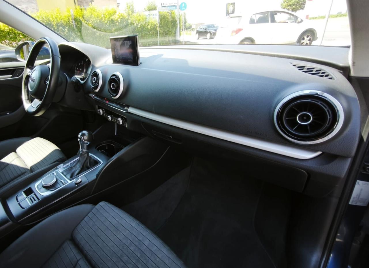 Audi A3 Sportback 2.0 tdi Ambiente 150cv s-tronic E6