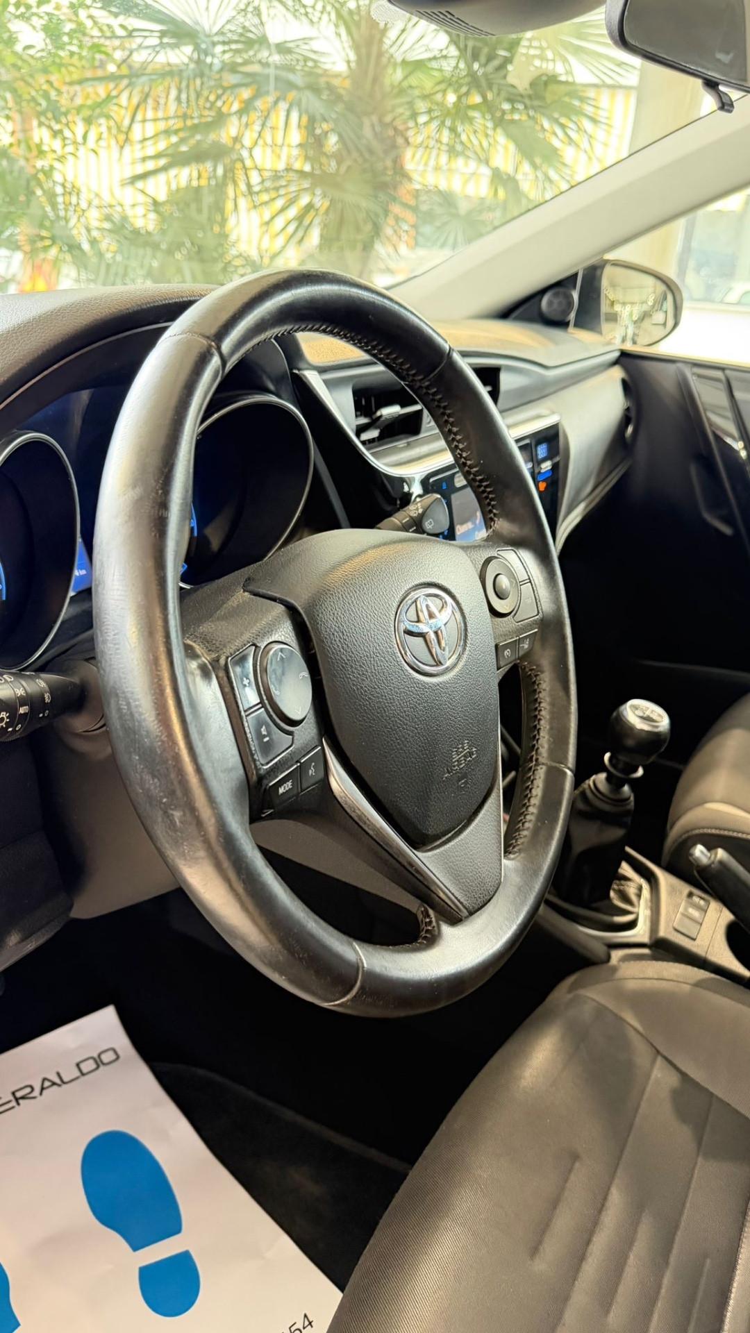 Toyota Auris 1.6 D-4D Business