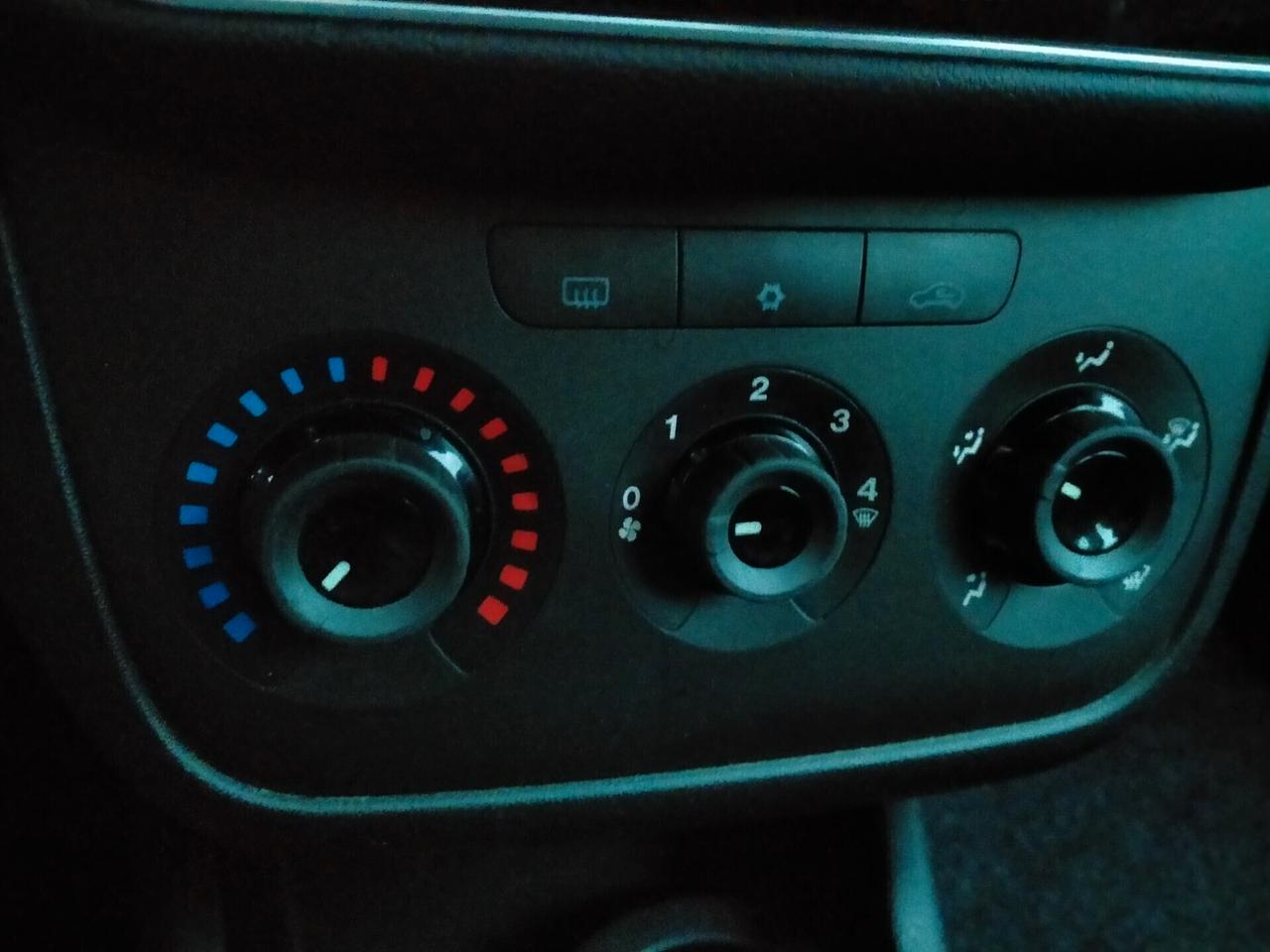 Fiat Punto 1.3 MJT 75CV LOUNGE 5P NEOPAT. UNICO PROPRIETARIO