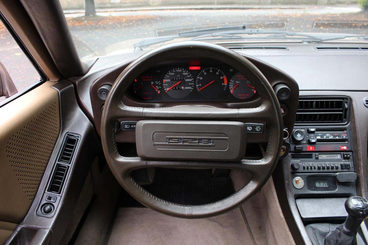 Porsche 928 S