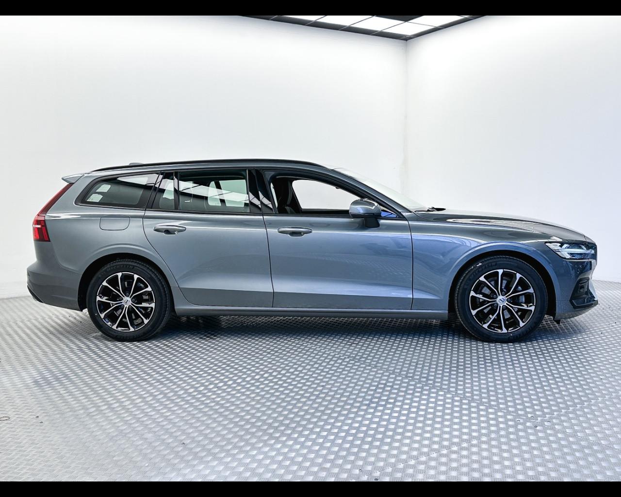 VOLVO V60 (2018-->) - V60 D3 Geartronic Momentum Business