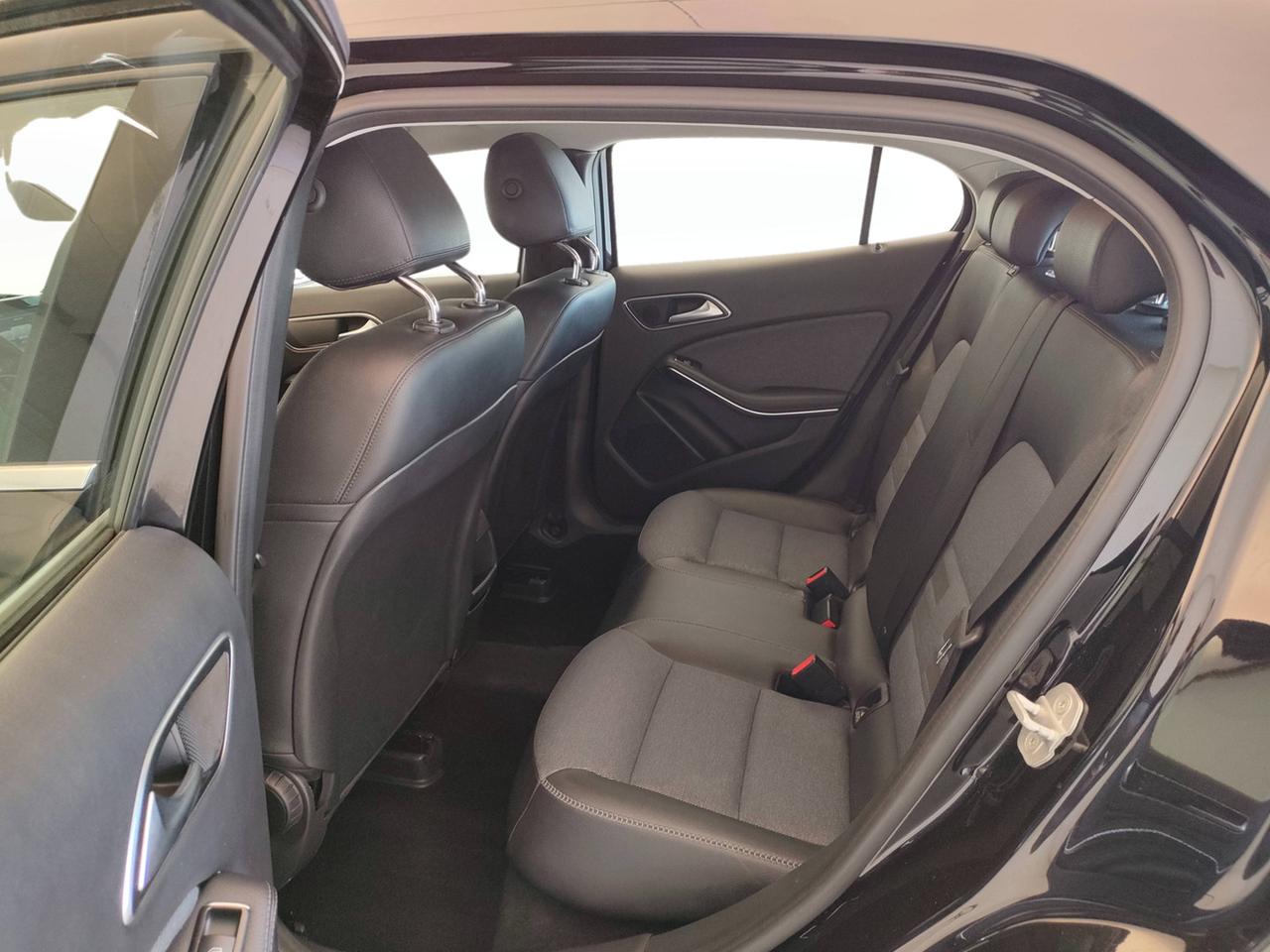 Mercedes-Benz GLA-X156 2017 - GLA 180 d Business