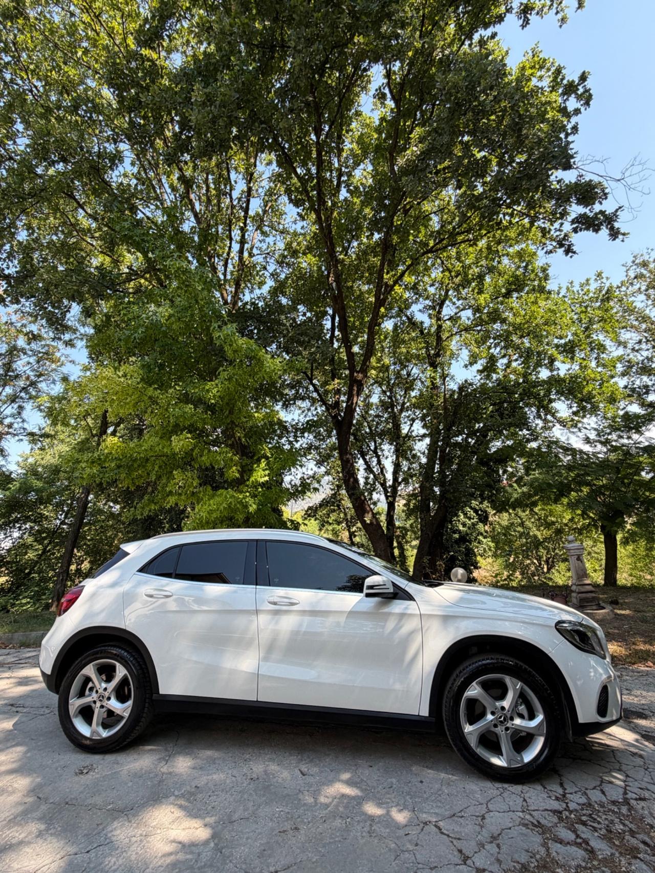 Mercedes-benz GLA 200d Sport FULL TETTO NAVY