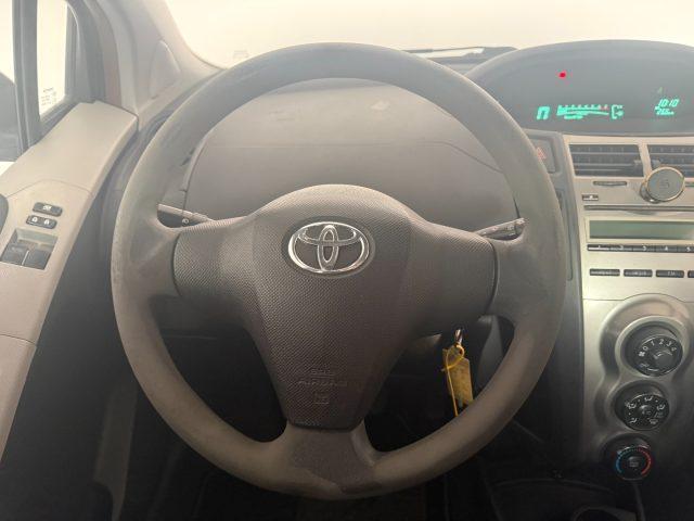 TOYOTA Yaris 1.0 3 porte Luxury pack