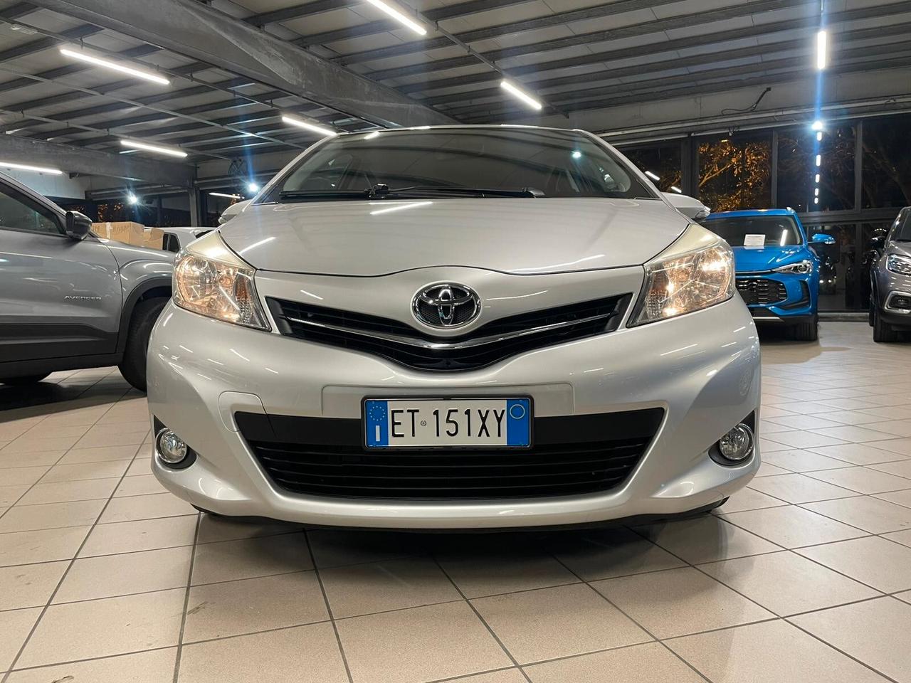 TOYOTA Yaris 3ª serie Yaris 1.0 5 porte Van Ac...
