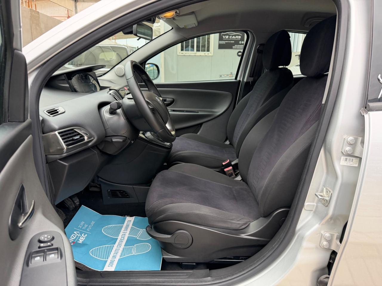 Lancia Ypsilon 1.2 Silver