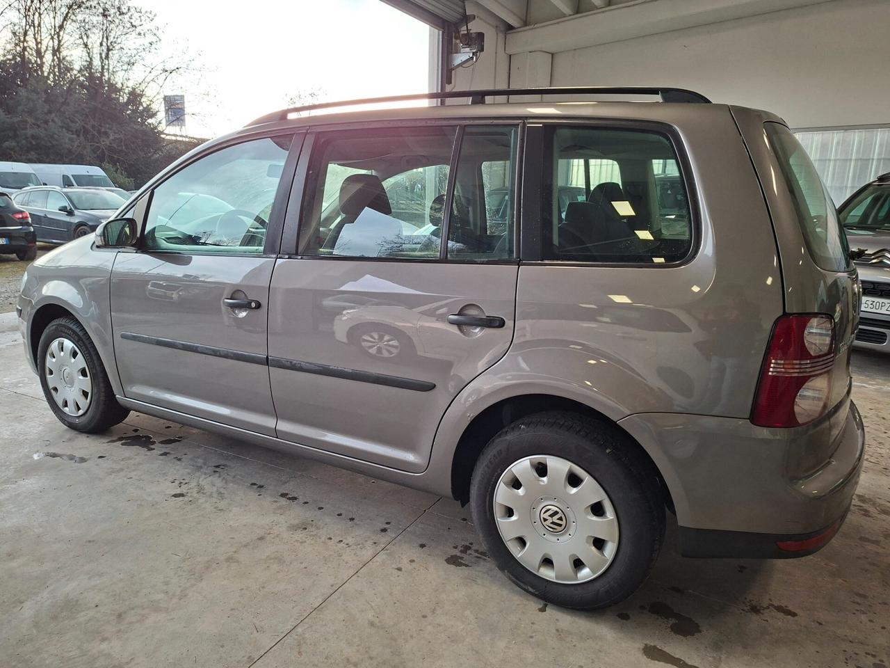 Volkswagen Touran 1.6 Conceptline