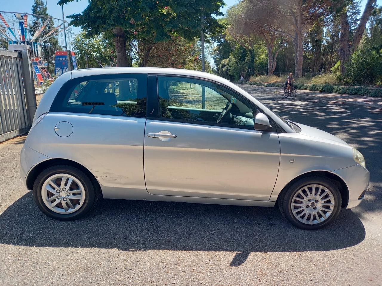 Lancia Ypsilon 1.2 Argento NEOPATENTATI GARANZIA 12 MESI