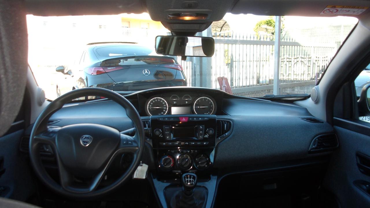 Lancia Ypsilon 1.0 FireFly 5 porte S&S Hybrid Silver