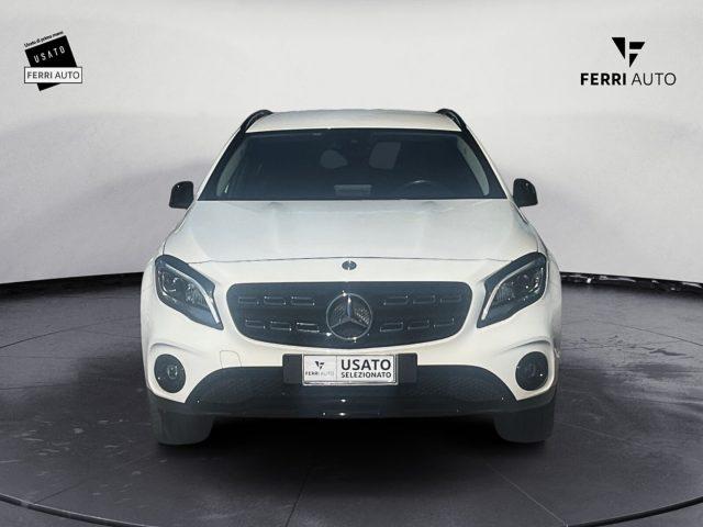 MERCEDES-BENZ GLA 200 Sport