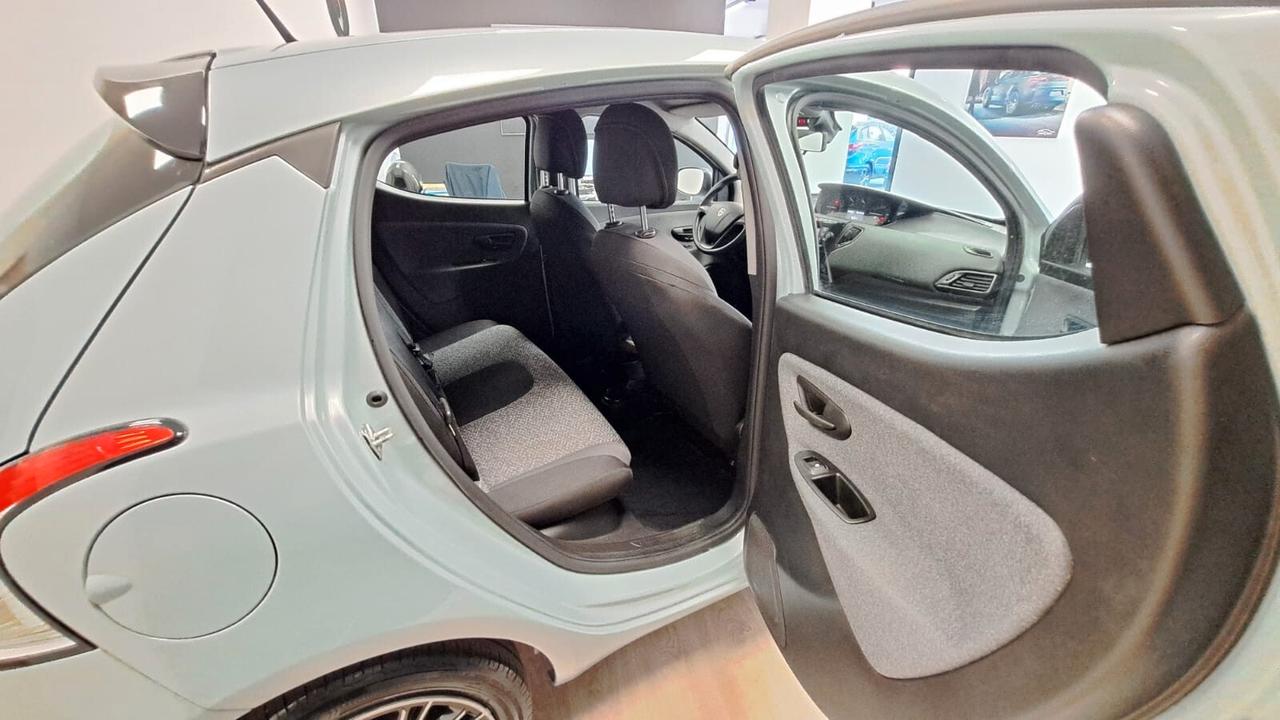 Lancia Ypsilon 1.0 FireFly 5 porte S&S Hybrid Platino