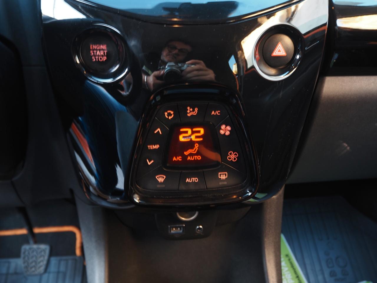 Toyota Aygo Connect orange 1.0 VVT-i 72 CV 5 porte x-wave