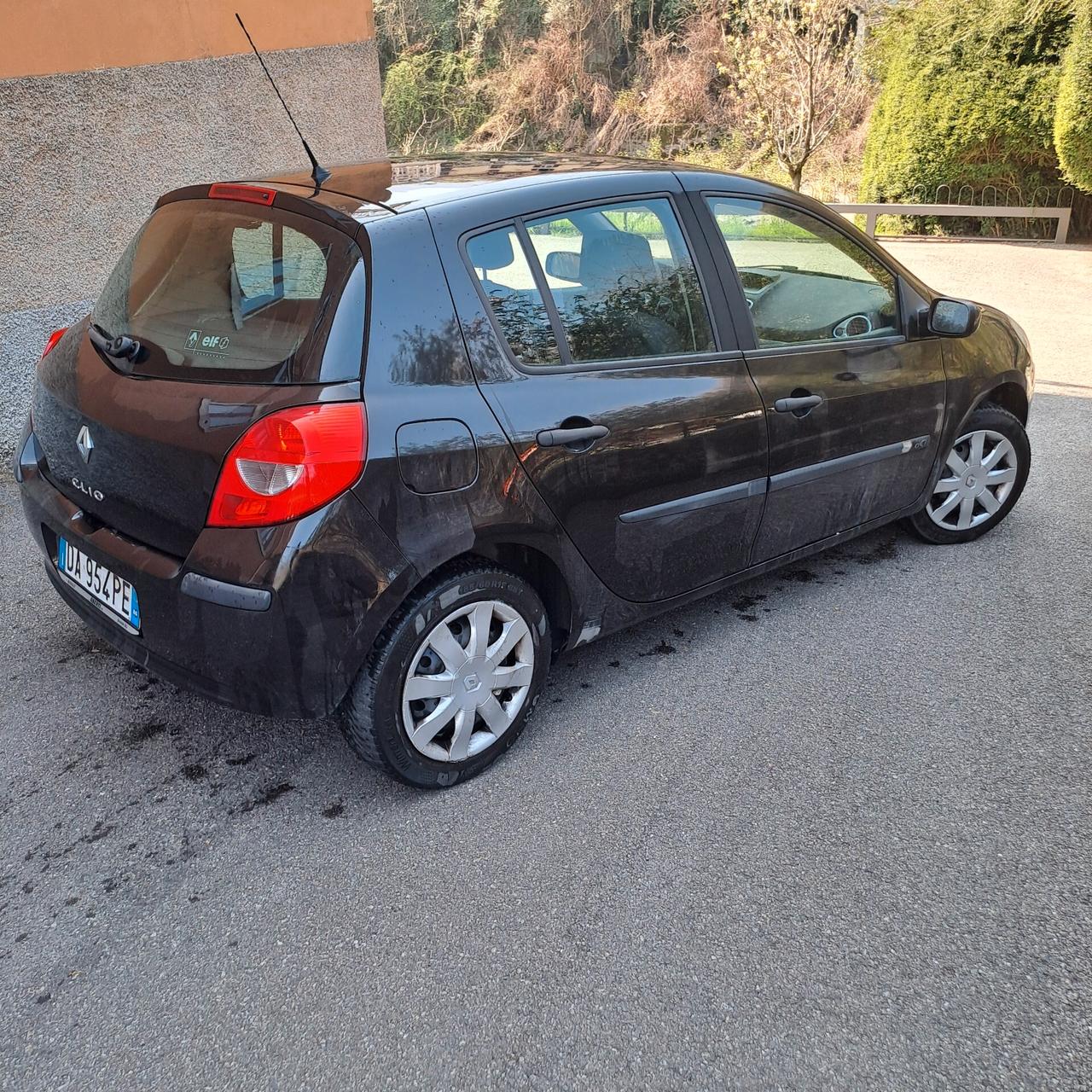 Renault Clio 1.5 Neopatentati 22Km/ Litro