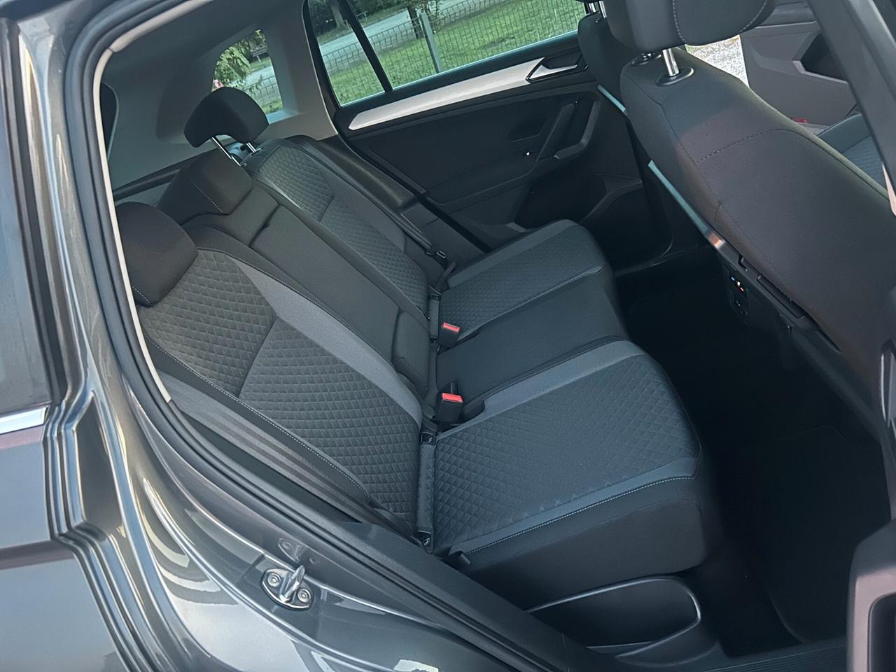 Volkswagen Tiguan 2.0 TDI SCR DSG Business Sport BlueMotion Technology