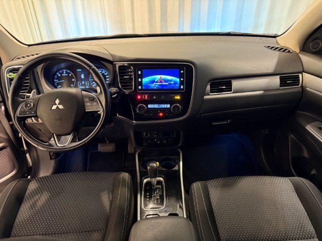 MITSUBISHI Outlander 2.2 DI-D 4WD Intense DAB+ Bluetooth