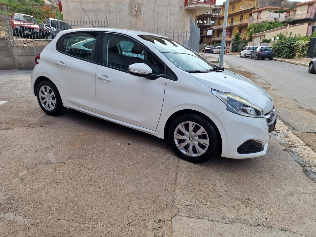 Peugeot 208 BlueHDi 75 5 porte Allure