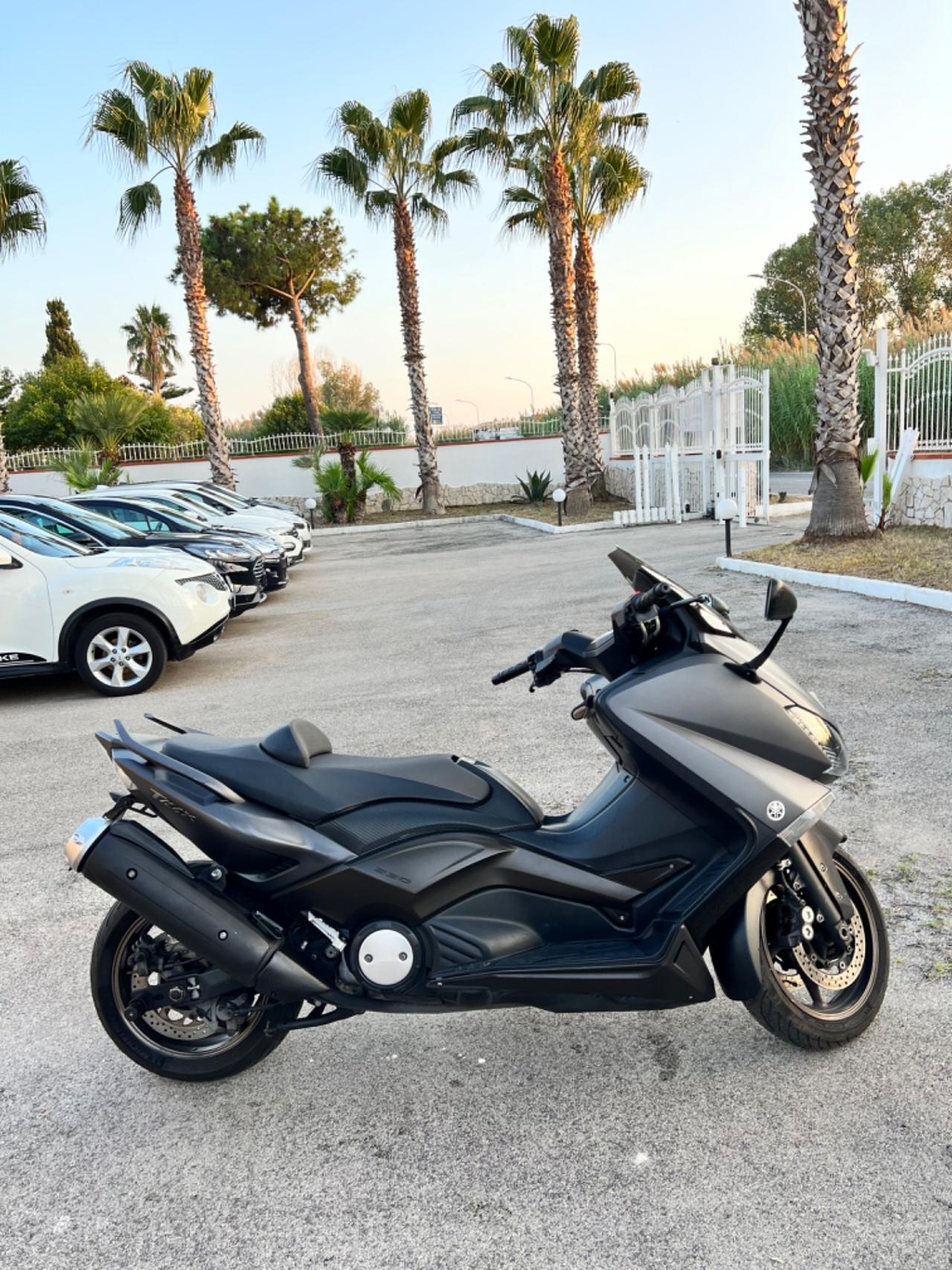 Yamaha t Max 530