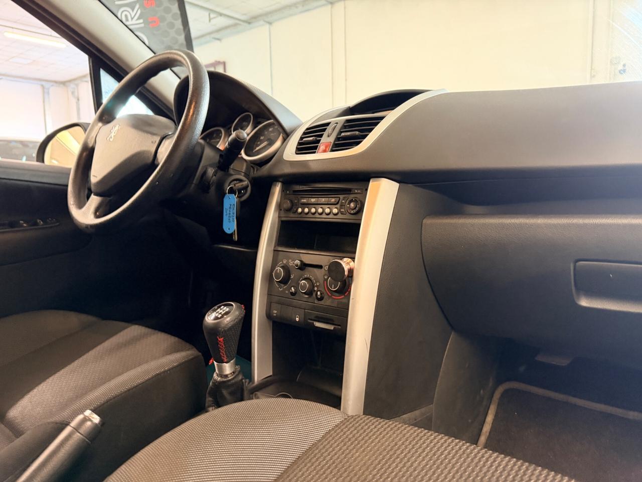 Peugeot 207 1.4 8V 75CV 5p. Active