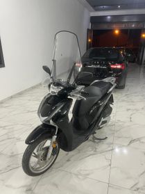 Honda SH 150i ABS (2017) – LED – Smart Key – 18.000 km