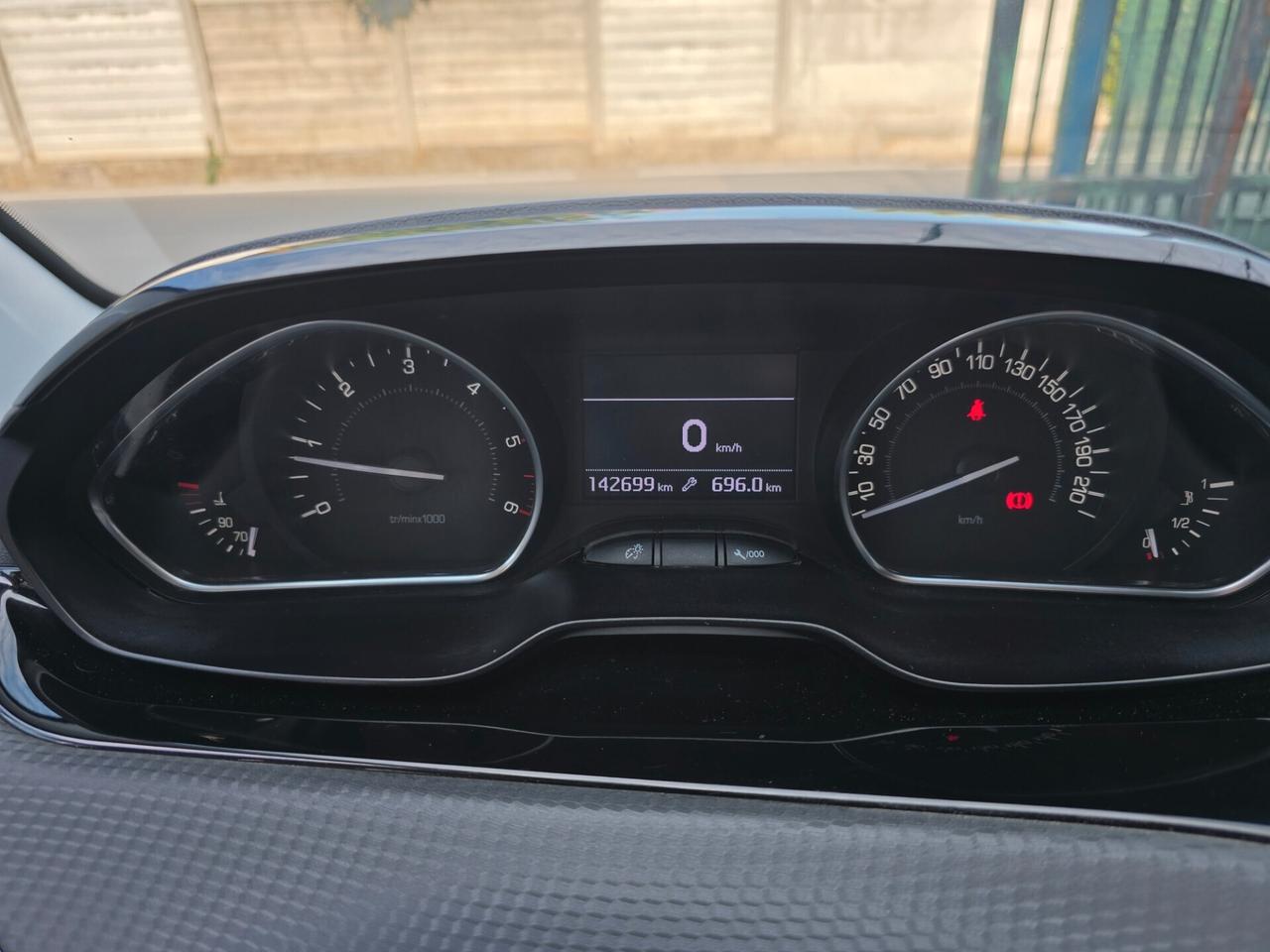 Peugeot 208 1.6HDI 100CV Allure EURO6-2015