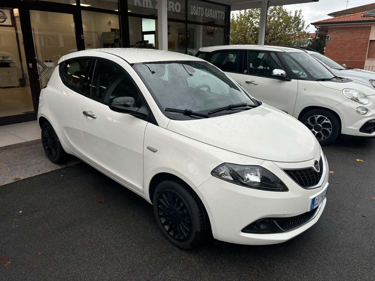 Lancia Ypsilon 1.0 FireFly 5 porte S&S Hybrid Ecochic Silver