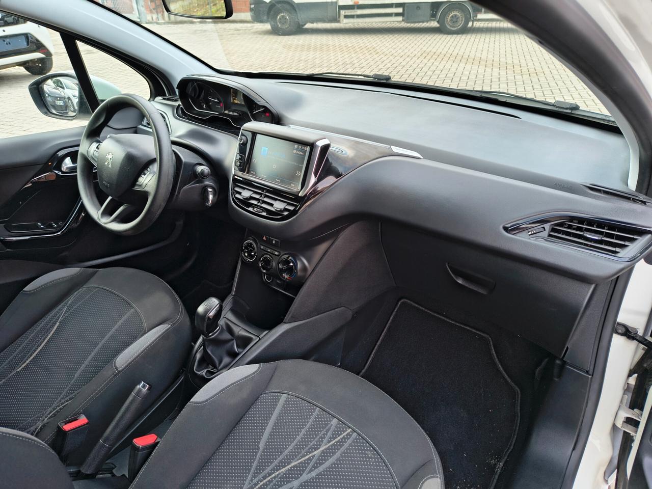 Peugeot 208 PureTech 82 5 porte Allure