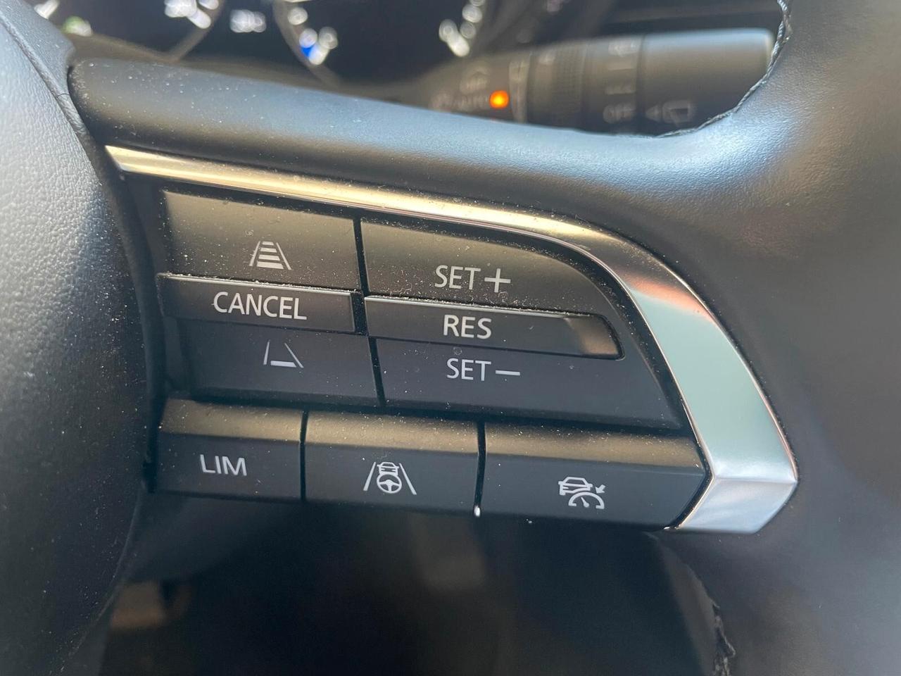 Mazda 3 Mazda3 2.0L e-Skyactiv-G M Hybrid 4p. Exclusive Line