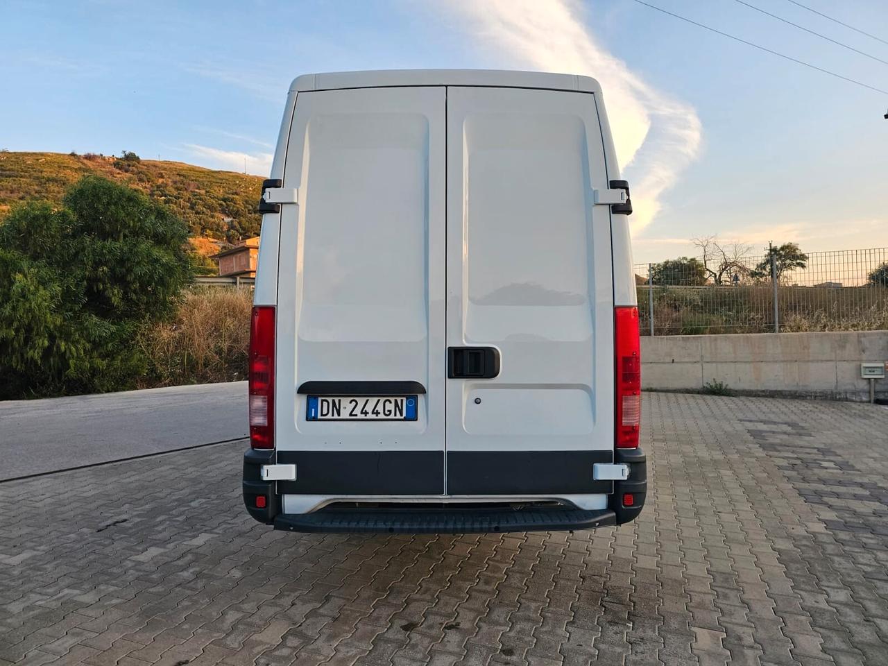 IVECO DAILY 35C13 2.8 TD GEMELLATO SOLO 180000KM