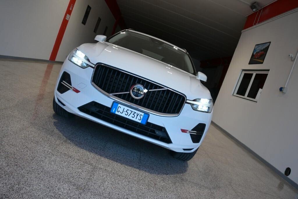 VOLVO XC60 2.0D 197CV B4 (D) AUTOMATIC AWD MOMENTUM ( FARI LED - COCKPIT - CRUISE - PDC - TELECAMERA POST. - CERCHI 18 )