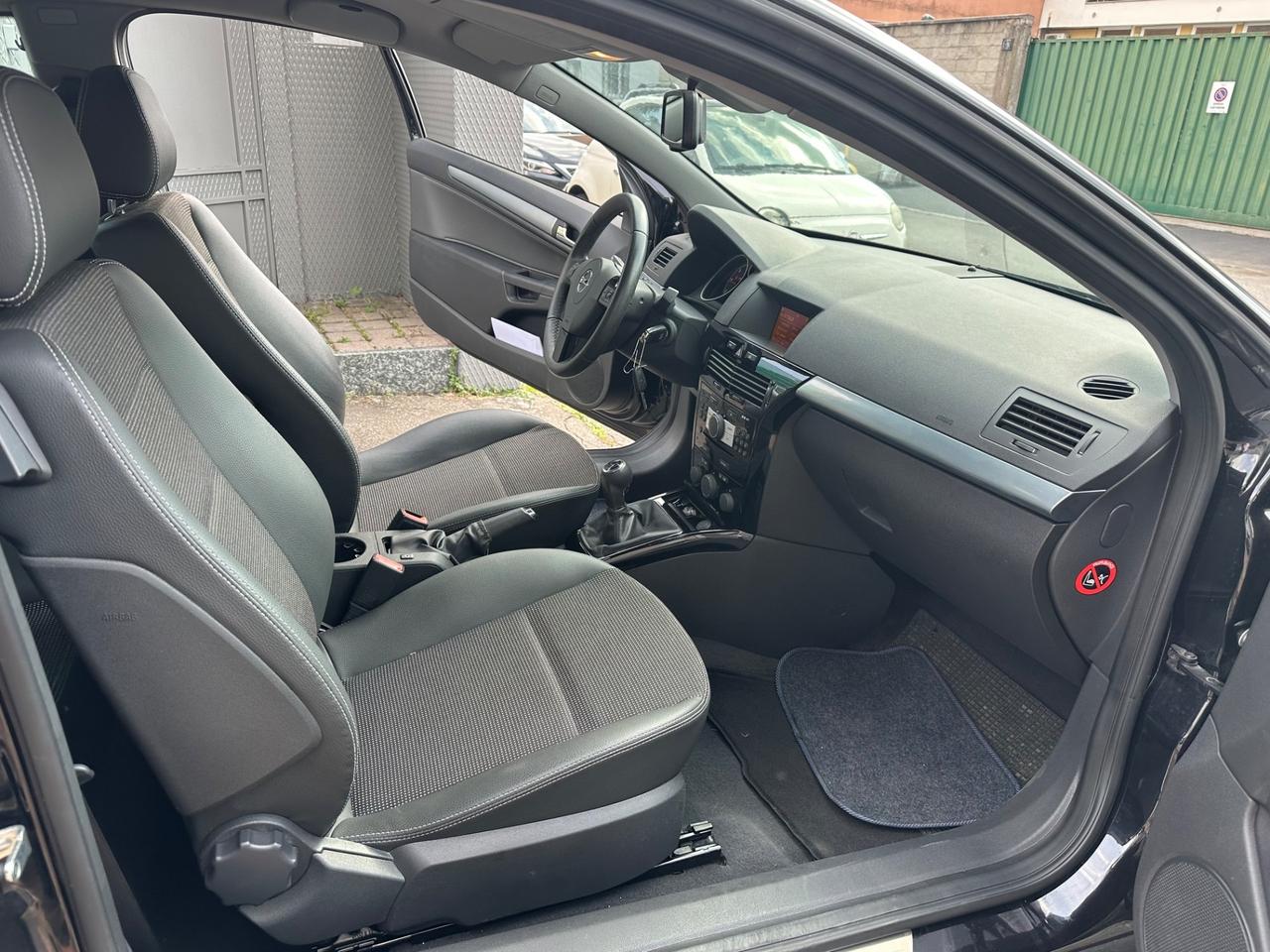 Opel Astra GTC 1.7 CDTI 110CV 3 porte Cosmo - solo 80000 km