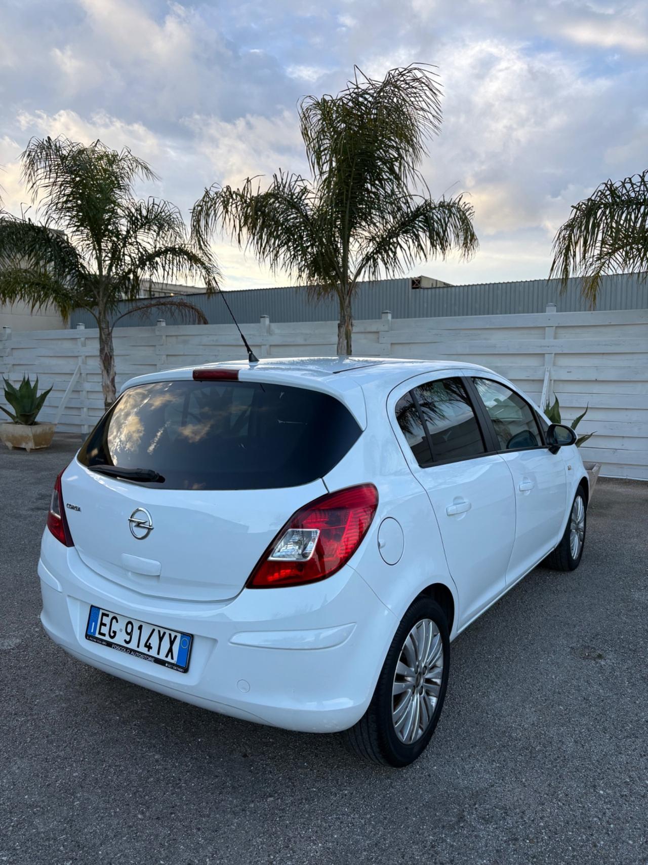 Opel Corsa 1.2 5 porte Cosmo