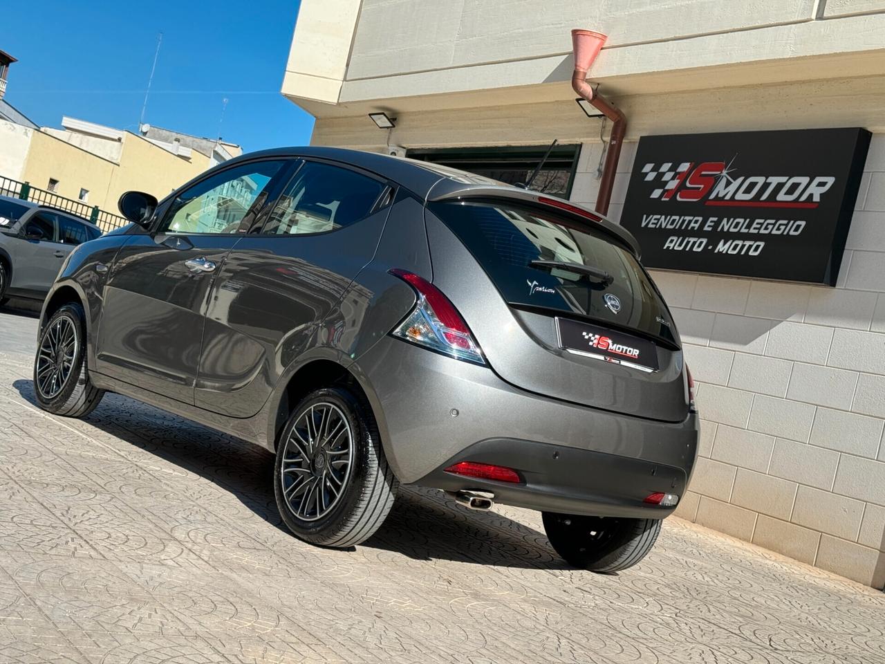 Noleggio Giornaliero Lancia Ypsilon 1.0 FireFly 5 porte S&S Hybrid Gold