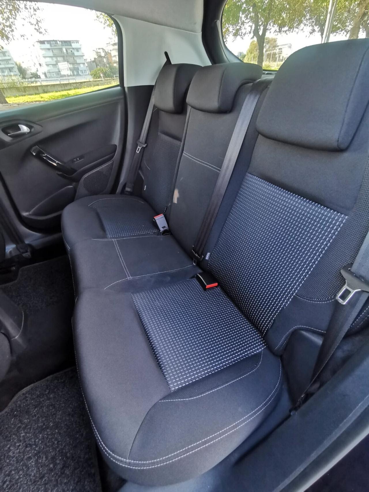 Peugeot 208 BlueHDi 100 5 porte Allure 11/2015