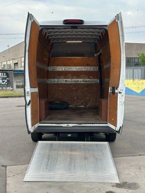 Fiat ducato con pedana caricatrice