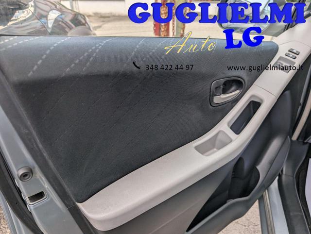 TOYOTA Yaris 1.3 5 porte Sol