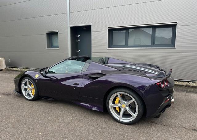 FERRARI F8 Spider "SPEDIZIONE SU RICHIESTA IN TUTTO IL MONDO"