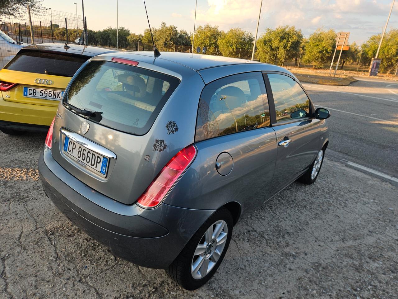 Lancia Ypsilon 1.2 16V Platino