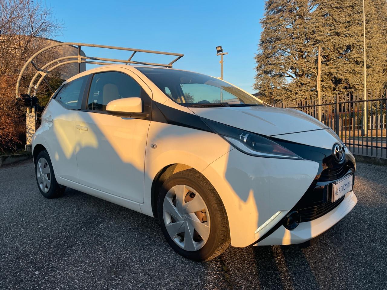 Toyota Aygo 1.0 VVT-i 69 CV 5 porte x-play