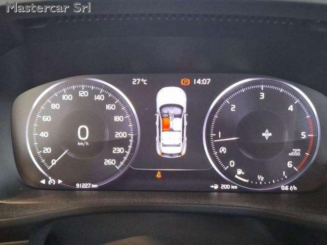 VOLVO XC40 2.0 d3 SUV D3 150cv BUSINESS - FV529SV