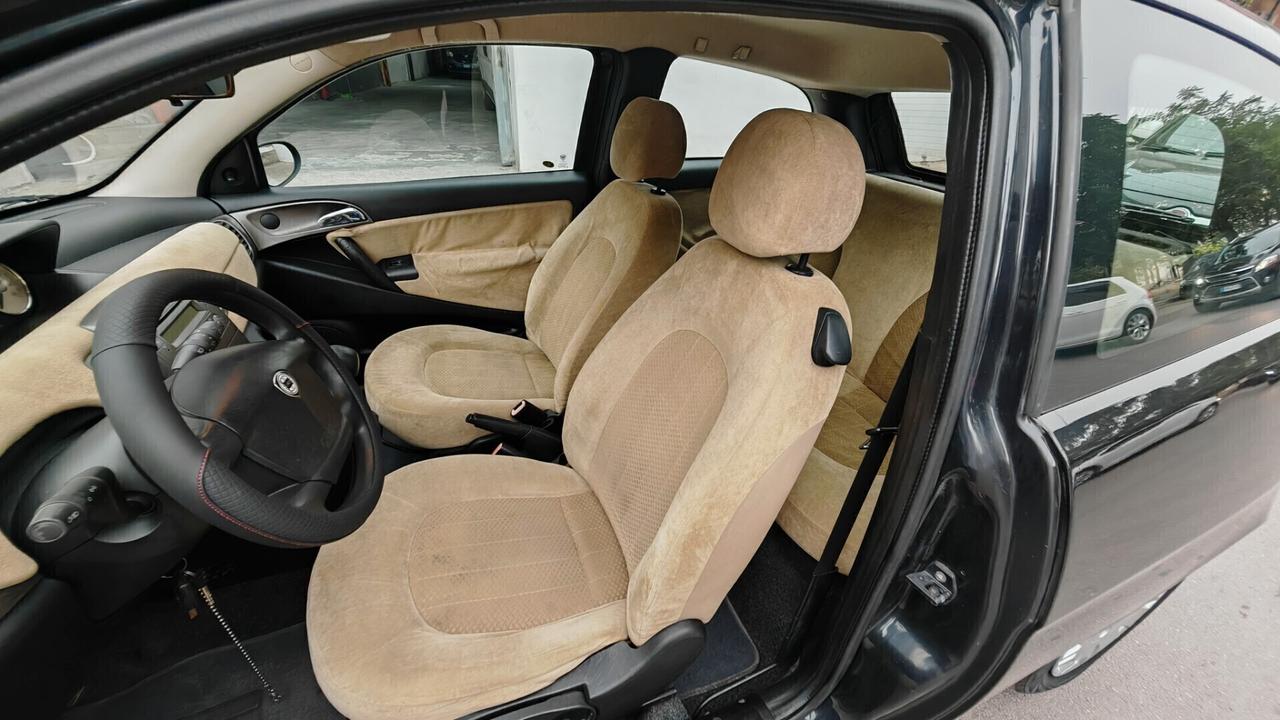 Lancia Ypsilon 1.2 16V Platino