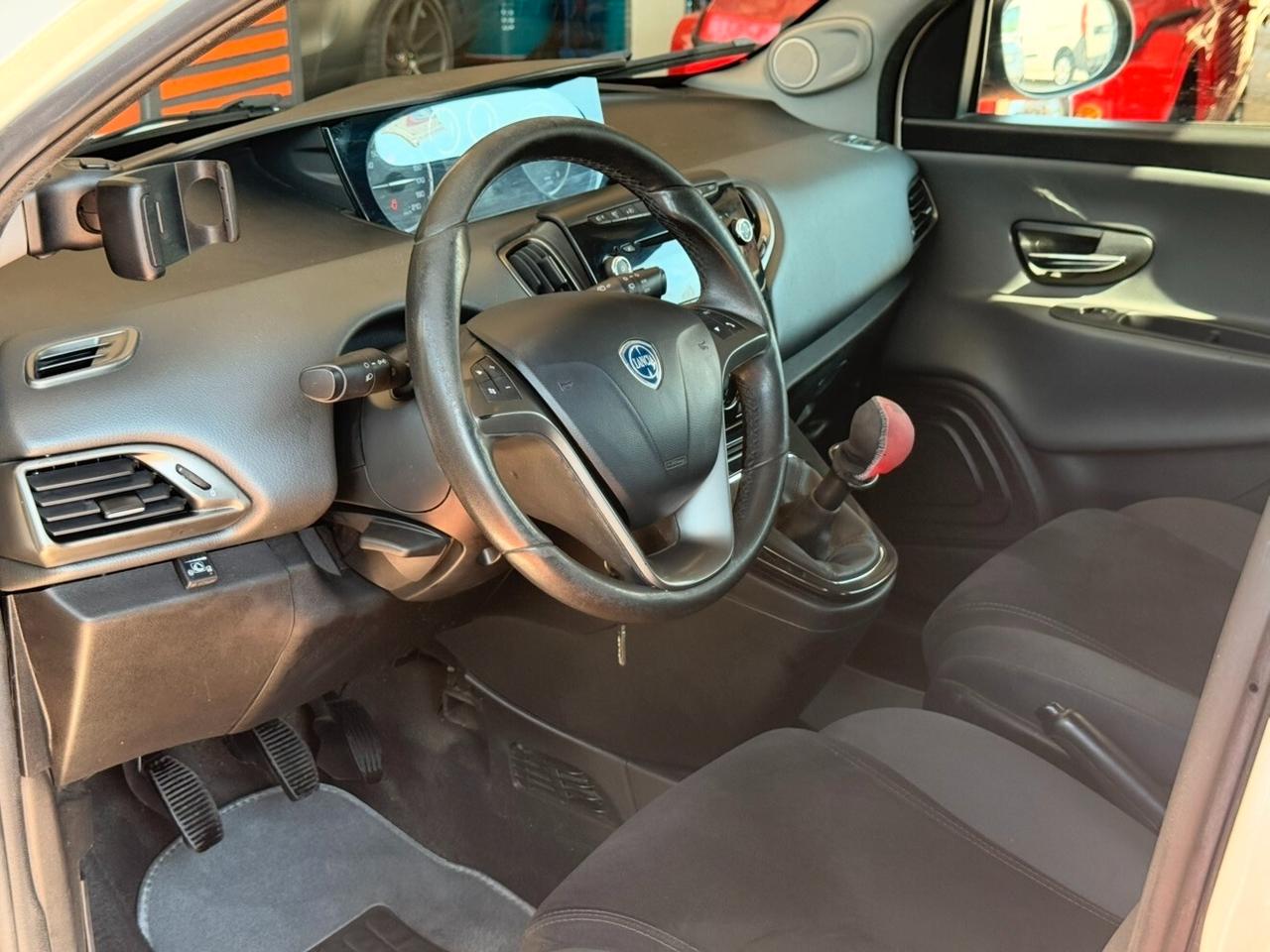 Lancia Ypsilon 1.2 69 CV 5 porte GPL Ecochic Platinum