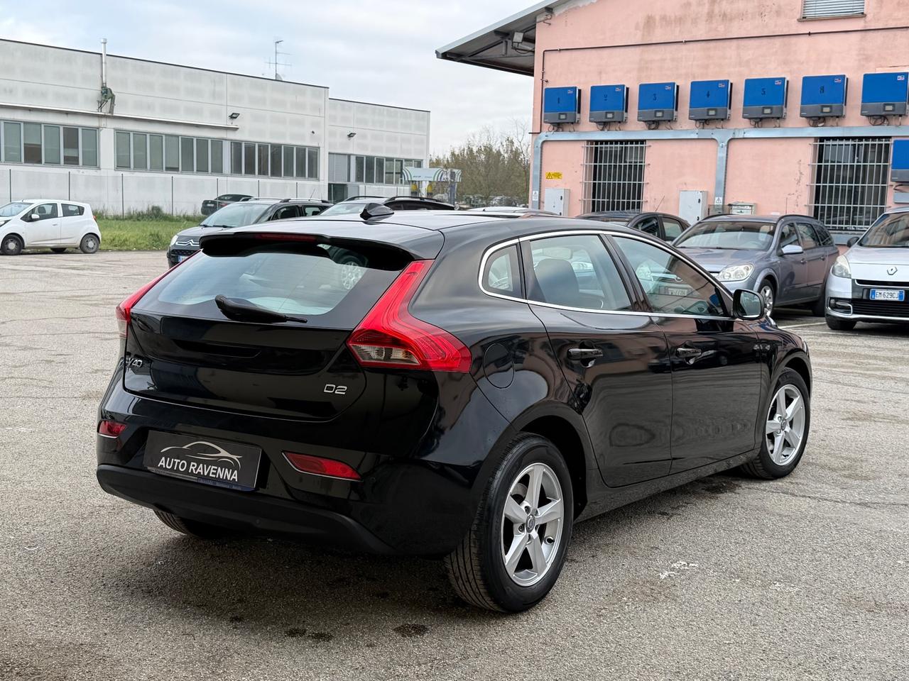 Volvo V40 120CV D2 R-design 2017 EURO6 Neopatentati